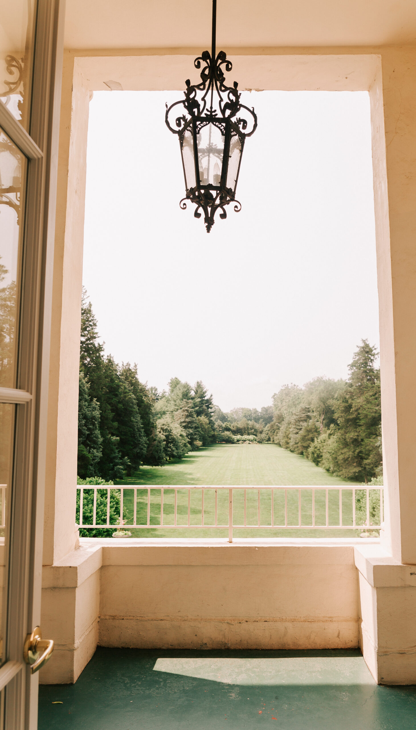 balcony at Wadsworth Mansion overlooking the terrace & lawn